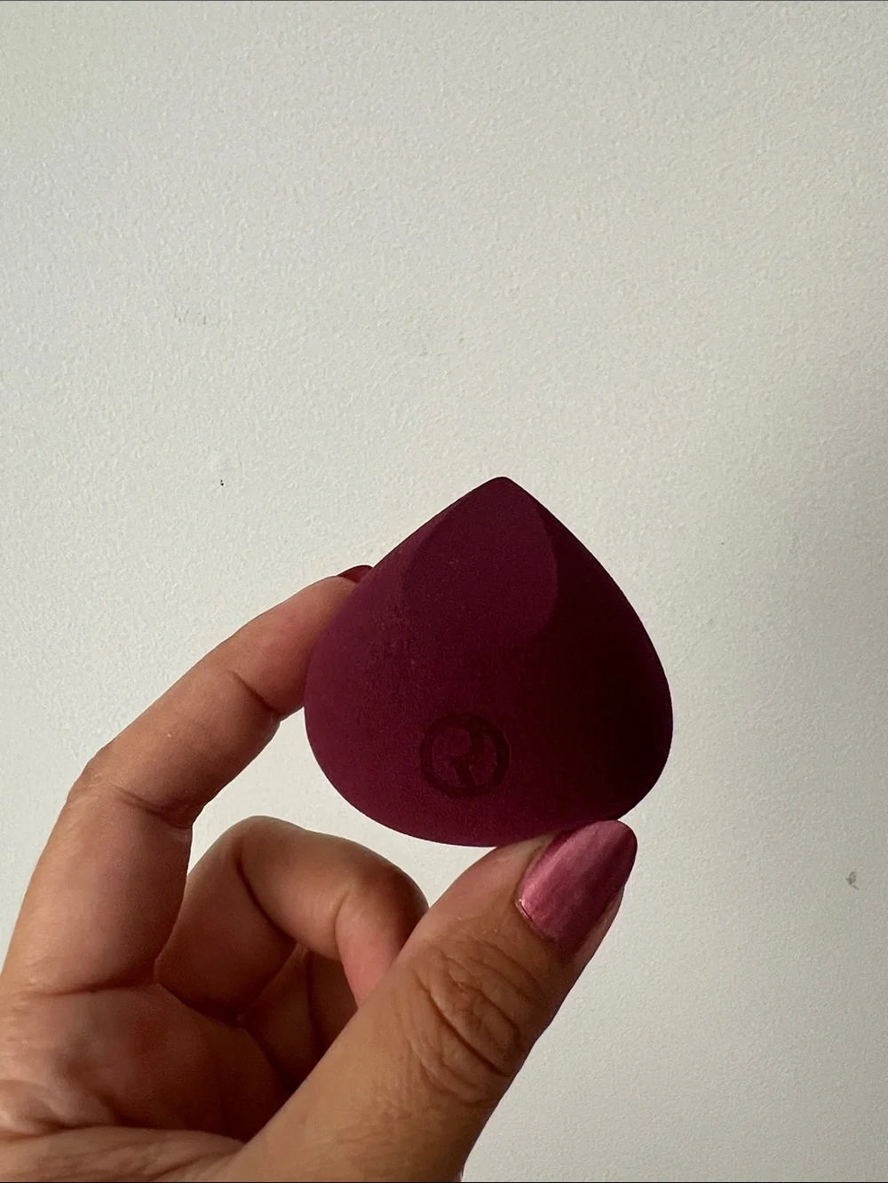 Rare Beauty Soft Touch Makeup Blending Sponge